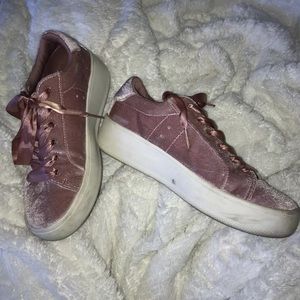 Fashion platform sneakers. Suede with ribbon laces
